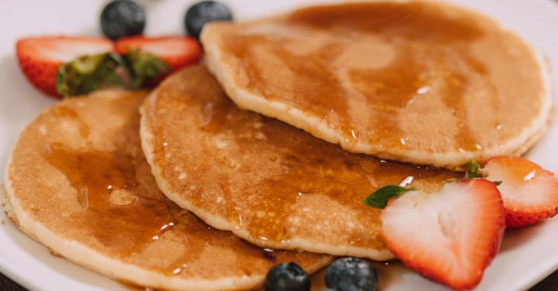 Breakfast Ideas - Pancakes with Fresh Fruits